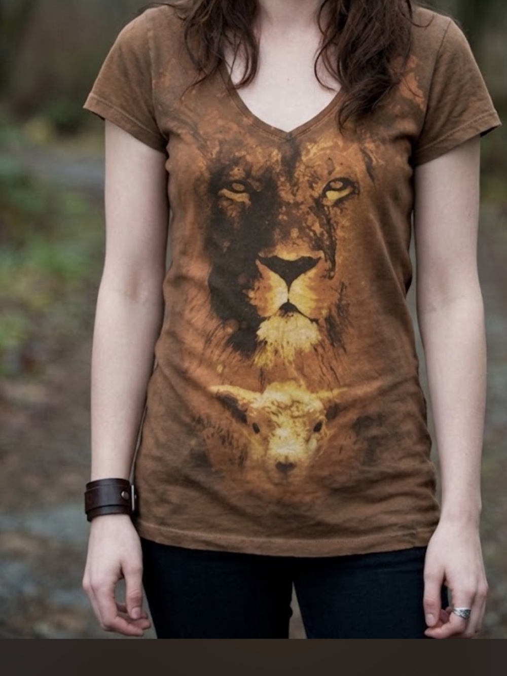 Rare Vintage Y2K Sanctify L Brown V-Neck Graphic Tee shirt Lion lamb Twilight